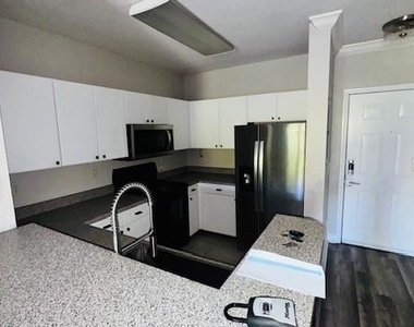 206 E South Street - Photo Thumbnail 10