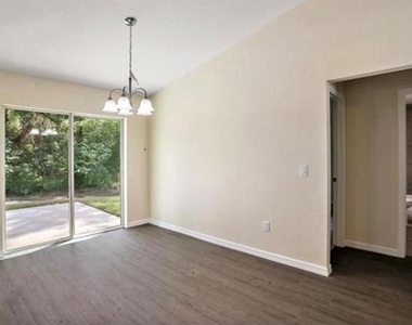 2920 Se 49th Place - Photo Thumbnail 6