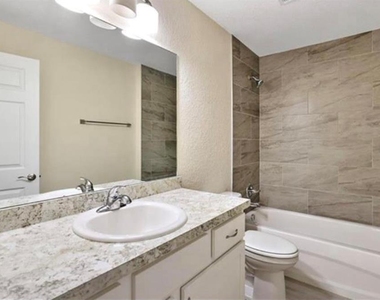 2920 Se 49th Place - Photo Thumbnail 10