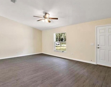 2920 Se 49th Place - Photo Thumbnail 2