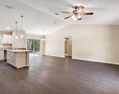 2920 Se 49th Place - Photo Thumbnail 3