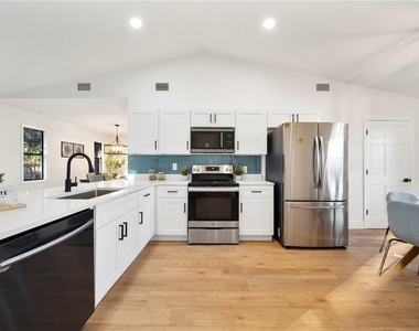 896 Talmadge Avenue Se - Photo Thumbnail 4