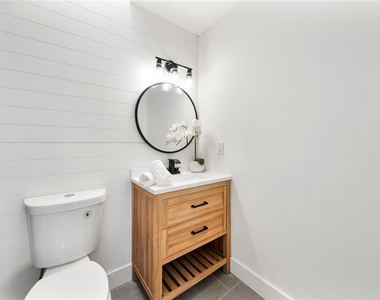 896 Talmadge Avenue Se - Photo Thumbnail 17