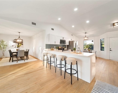 896 Talmadge Avenue Se - Photo Thumbnail 10