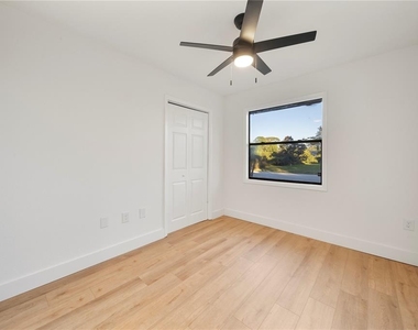 896 Talmadge Avenue Se - Photo Thumbnail 15