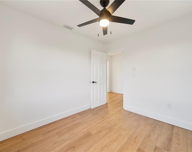 896 Talmadge Avenue Se - Photo Thumbnail 16