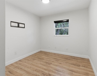 176 Lake Eva Drive - Photo Thumbnail 13