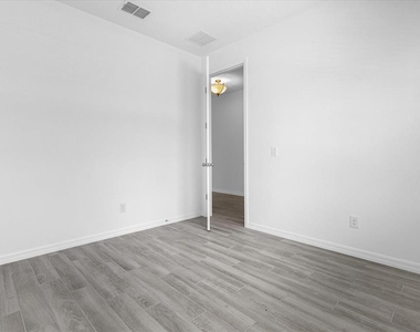 2306 Lancashire Street - Photo Thumbnail 27