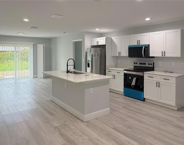 608 Cougar Boulevard - Photo Thumbnail 2