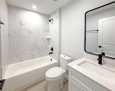 608 Cougar Boulevard - Photo Thumbnail 6