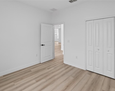 15028 Sw 25th Circle - Photo Thumbnail 9