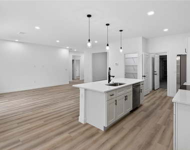 15028 Sw 25th Circle - Photo Thumbnail 4