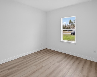 15028 Sw 25th Circle - Photo Thumbnail 8