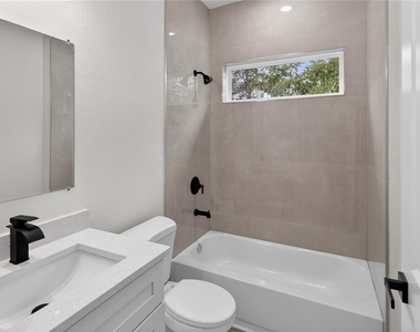 15028 Sw 25th Circle - Photo Thumbnail 10