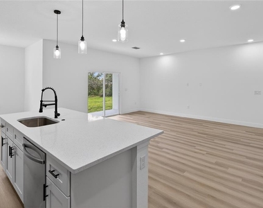 15028 Sw 25th Circle - Photo Thumbnail 7