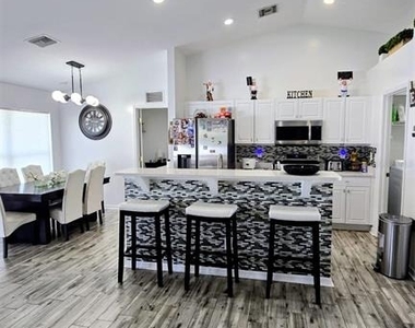 706 Nw 1st Lane - Photo Thumbnail 5