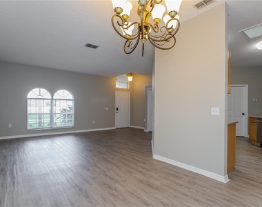 421 Peppermill Circle - Photo Thumbnail 4