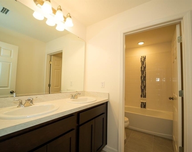1673 Swan Swim Drive - Photo Thumbnail 13