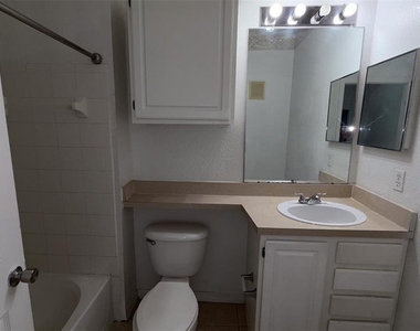 8812 Dunes Court - Photo Thumbnail 15