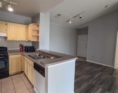 8812 Dunes Court - Photo Thumbnail 13