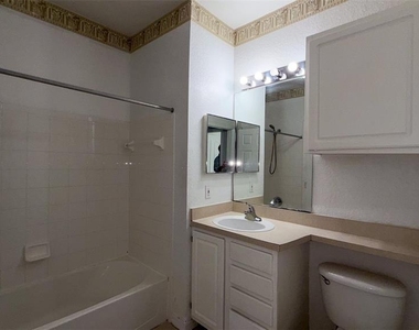 8812 Dunes Court - Photo Thumbnail 18
