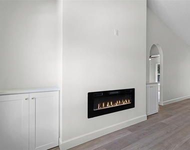 320 Kenora Drive - Photo Thumbnail 3