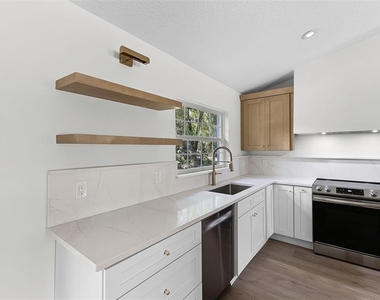 320 Kenora Drive - Photo Thumbnail 11