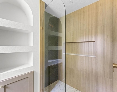 320 Kenora Drive - Photo Thumbnail 19