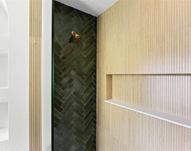320 Kenora Drive - Photo Thumbnail 18