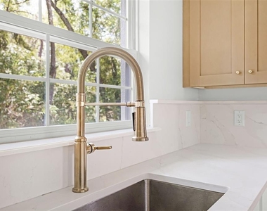 320 Kenora Drive - Photo Thumbnail 7