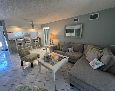111 Airport Avenue W - Photo Thumbnail 6