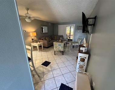 111 Airport Avenue W - Photo Thumbnail 5