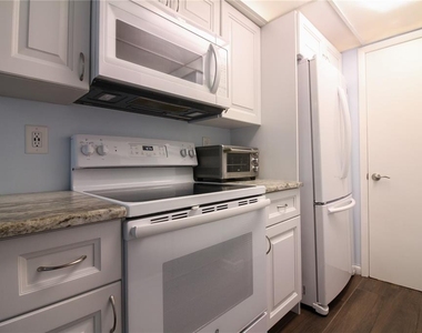 1103 Cypress Gardens Boulevard - Photo Thumbnail 13