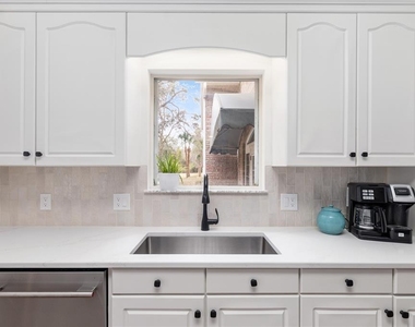 11121 Nw 15th Place - Photo Thumbnail 15