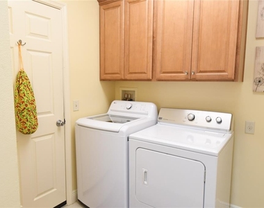2372 Travis Place - Photo Thumbnail 13