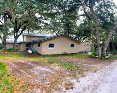 3 Elizabeth Drive E - Photo Thumbnail 2