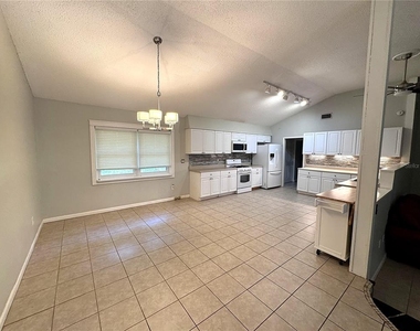 3 Elizabeth Drive E - Photo Thumbnail 5