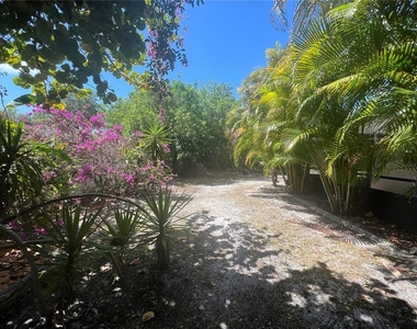 1314 Beacon Drive - Photo Thumbnail 37