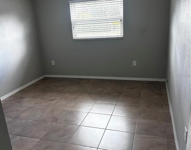 5800 Hollywood Boulevard - Photo Thumbnail 10