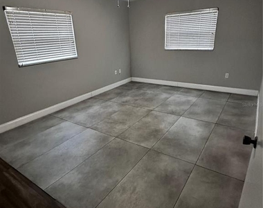 5800 Hollywood Boulevard - Photo Thumbnail 14