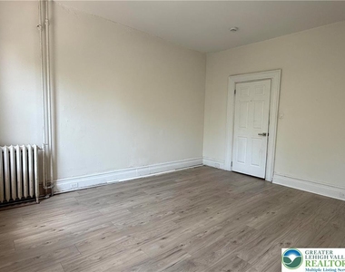 423 Front Street - Photo Thumbnail 13