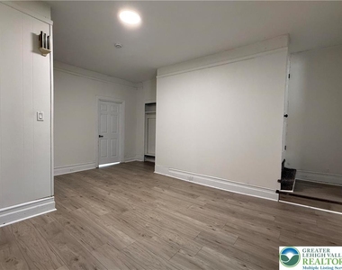 423 Front Street - Photo Thumbnail 2