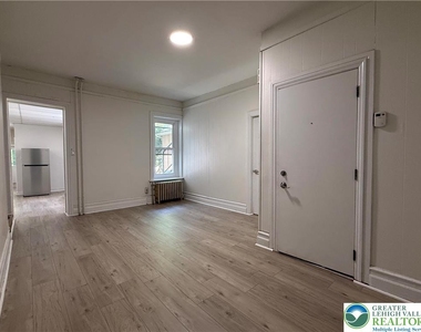 423 Front Street - Photo Thumbnail 3
