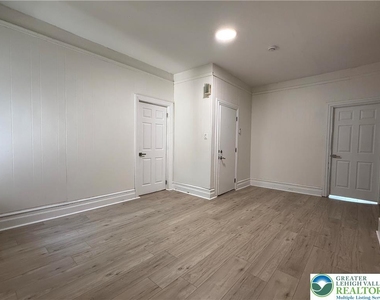 423 Front Street - Photo Thumbnail 5