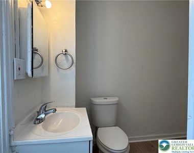 423 Front Street - Photo Thumbnail 8