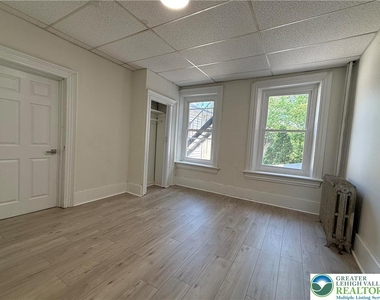 423 Front Street - Photo Thumbnail 17