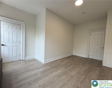 423 Front Street - Photo Thumbnail 14