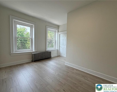 423 Front Street - Photo Thumbnail 15