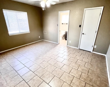 11600 Edward James Avenue - Photo Thumbnail 5