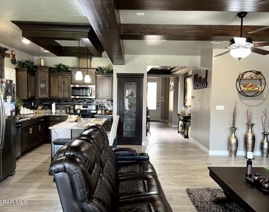 14231 Richard Wiles Avenue - Photo Thumbnail 4